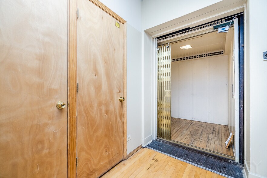 More Photos Of 7321 Madison St, Forest Park Restaurant For Sale