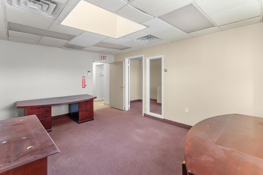 More Photos Of 451-457 Sunrise Hwy, Lynbrook Storefront Retail Office For Lease