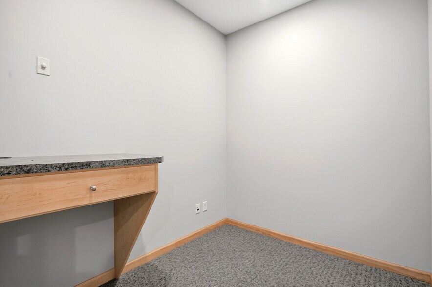 More Photos Of 1700 18th St, Charleston Office For Sale