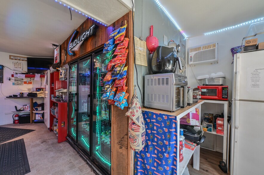 More Photos Of 2451 SE Highway 41, Morriston Bar For Sale