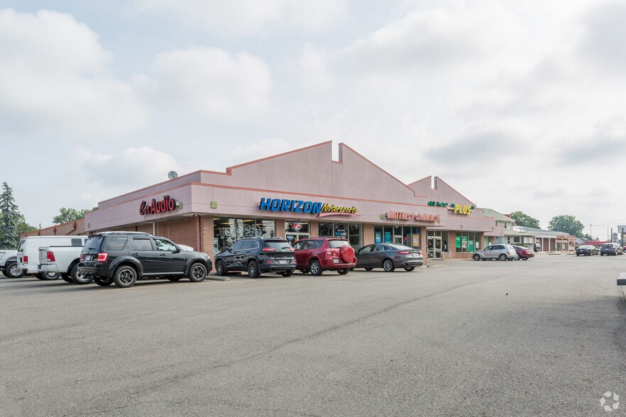 More Photos Of 4957-4975 Tuscarawas St, Canton Storefront For Lease