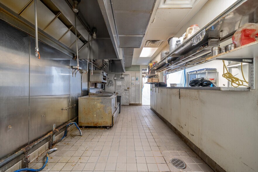 More Photos Of 2221 W Walnut St, Rogers Restaurant For Sale