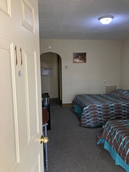 More Photos Of 105 E 5th St, Murdo Hotel For Sale