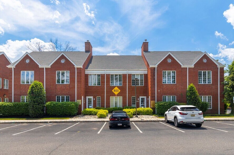 More Photos Of 821-824 Courtyard Dr, Hillsborough Office For Lease