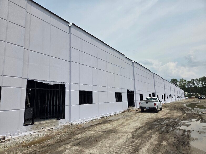 More Photos Of 9020 Industrial Blvd NE, Leland Distribution For Lease