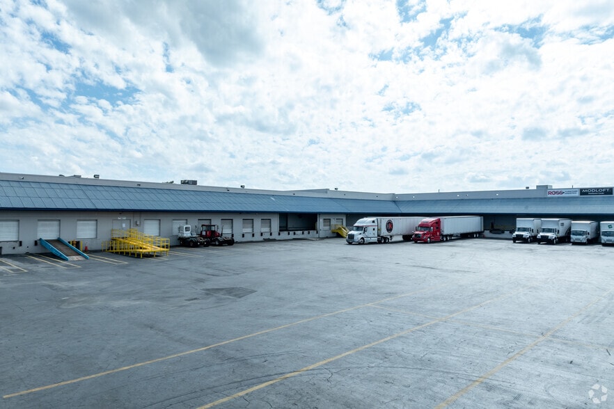 More Photos Of 7000 NW 32nd Ave, Miami Warehouse For Lease