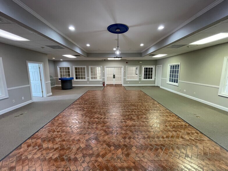 More Photos Of 100 Colony Park Dr, Cumming Bank For Sale