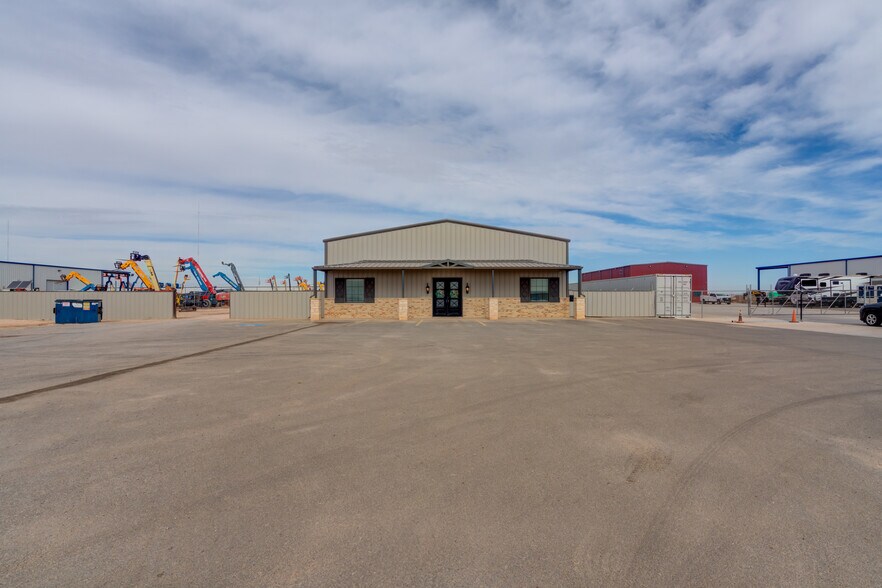 More Photos Of 604 E County Road 7200, Lubbock Office Residential For Sale