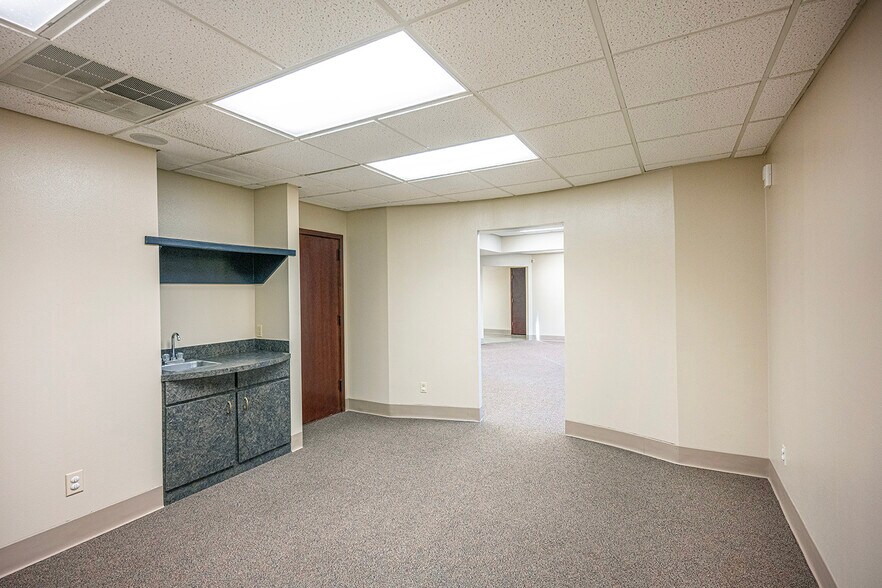 More Photos Of 4432 S Tx-289-loop, Lubbock Office For Sale