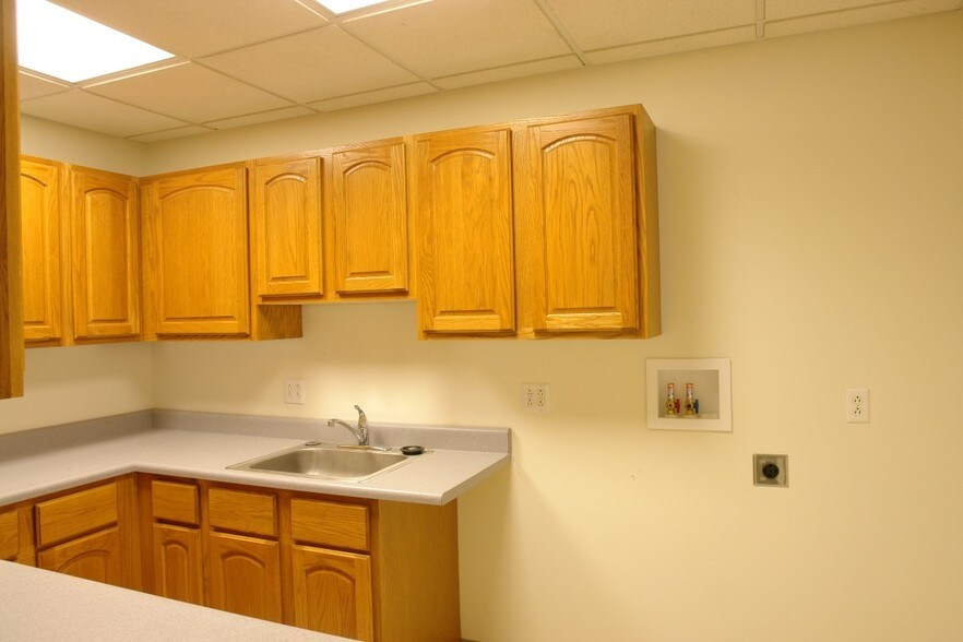 More Photos Of 103 Church St, O'Fallon Medical For Lease