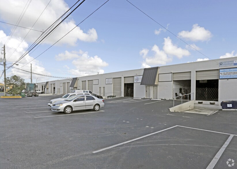 More Photos Of 5551-5595 NW 72nd Ave, Miami Warehouse For Lease