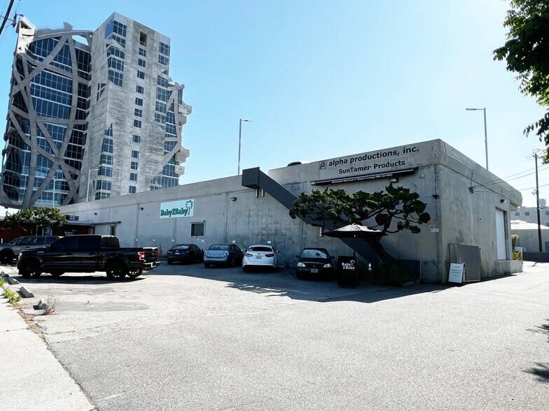 More Photos Of 5800-5830 W Jefferson Blvd, Los Angeles Flex For Lease