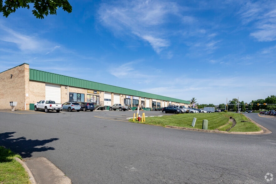 More Photos Of 201 Davis Dr, Sterling Unknown For Lease