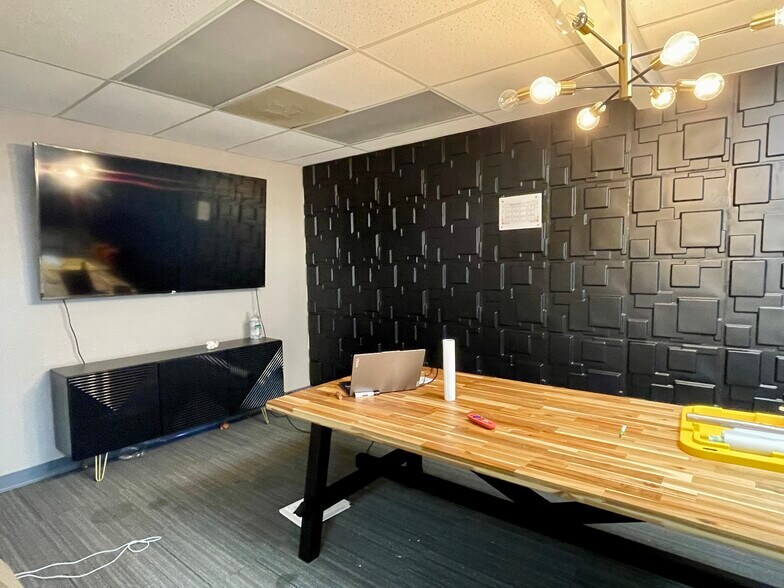 More Photos Of 2119 W Brandon Blvd, Brandon Storefront Retail Office For Lease