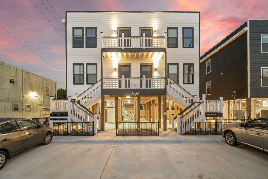 More Photos Of 801 Broadway St, Galveston Apartments For Sale