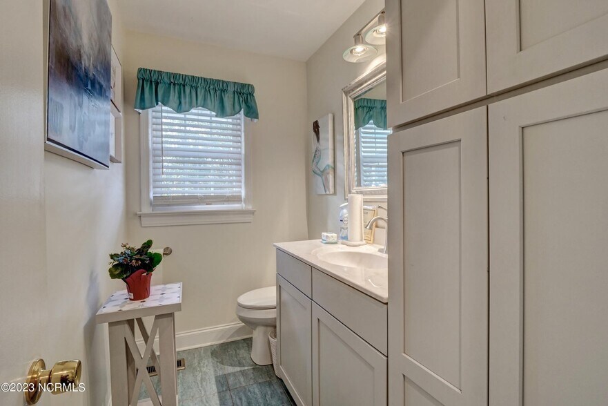 More Photos Of 5018 Oleander Dr, Wilmington Office Residential For Sale