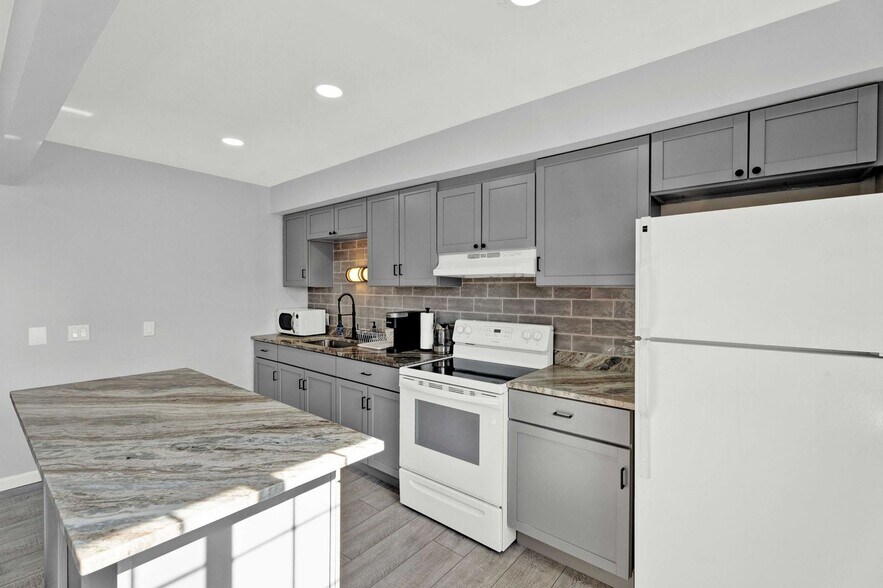 More Photos Of 23225 Deanhurst St, Clinton Township Apartments For Sale