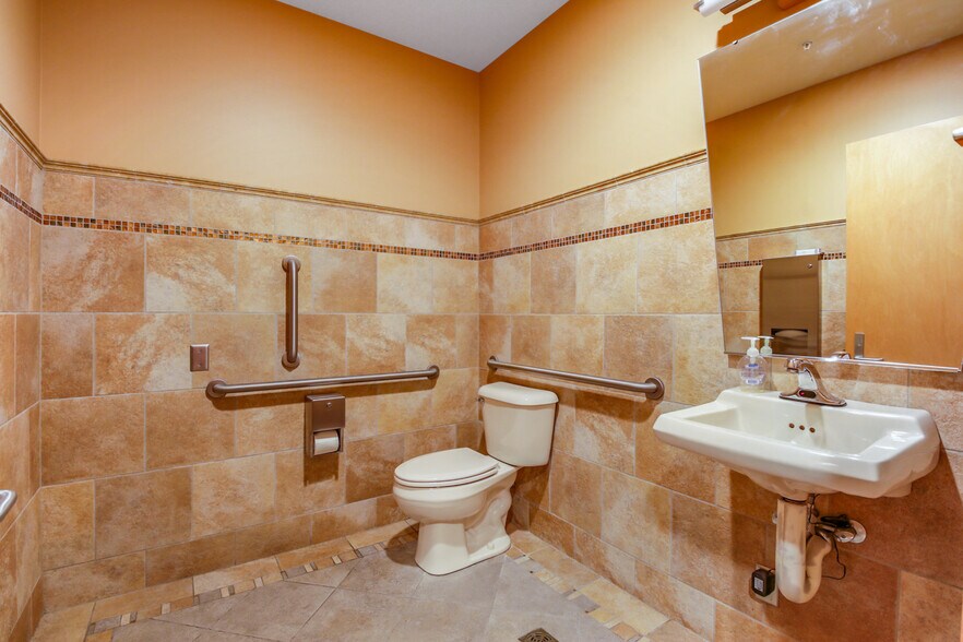 More Photos Of 659 W Hamilton Ave, Eau Claire Medical For Sale