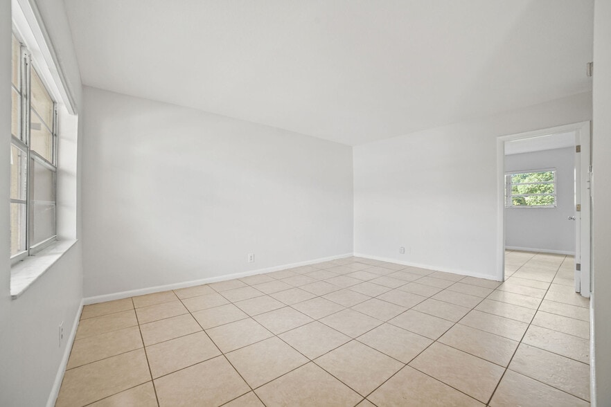 More Photos Of 461 Sunshine Dr, Coconut Creek Apartments For Sale