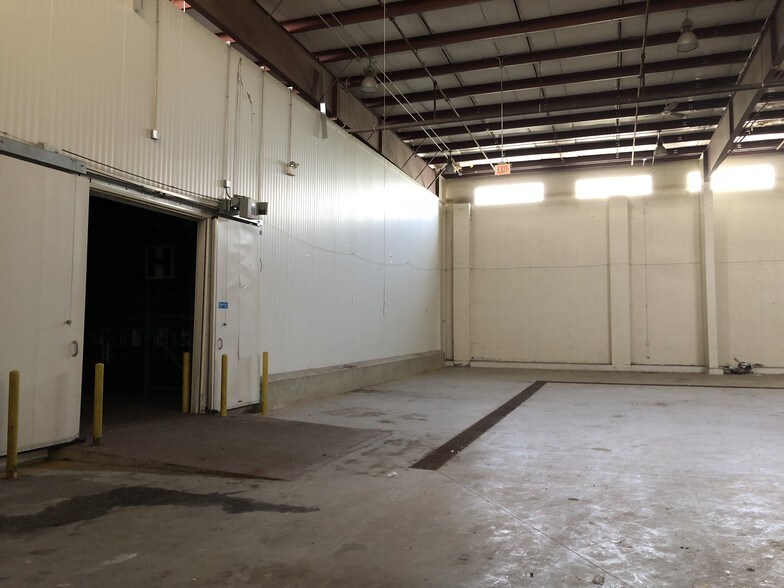 More Photos Of 80-90 North St, Park Forest Manufacturing For Lease