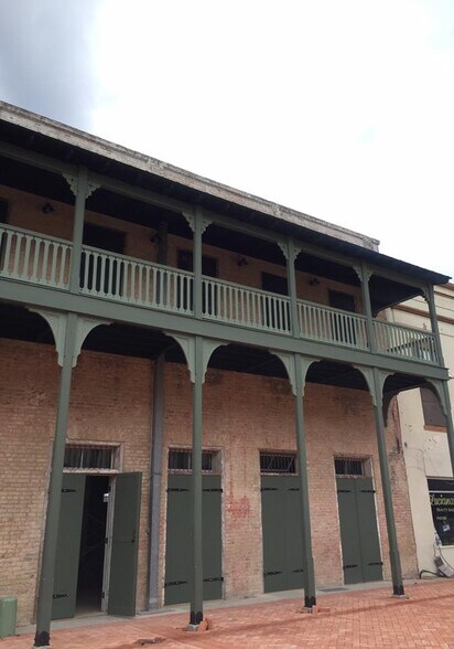 More Photos Of 1115 E Washington St, Brownsville General Retail For Sale