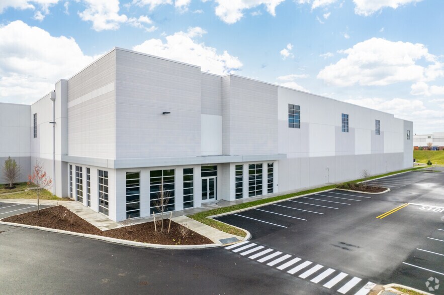More Photos Of 1000 Carson Ct, Palmer Township Distribution For Lease