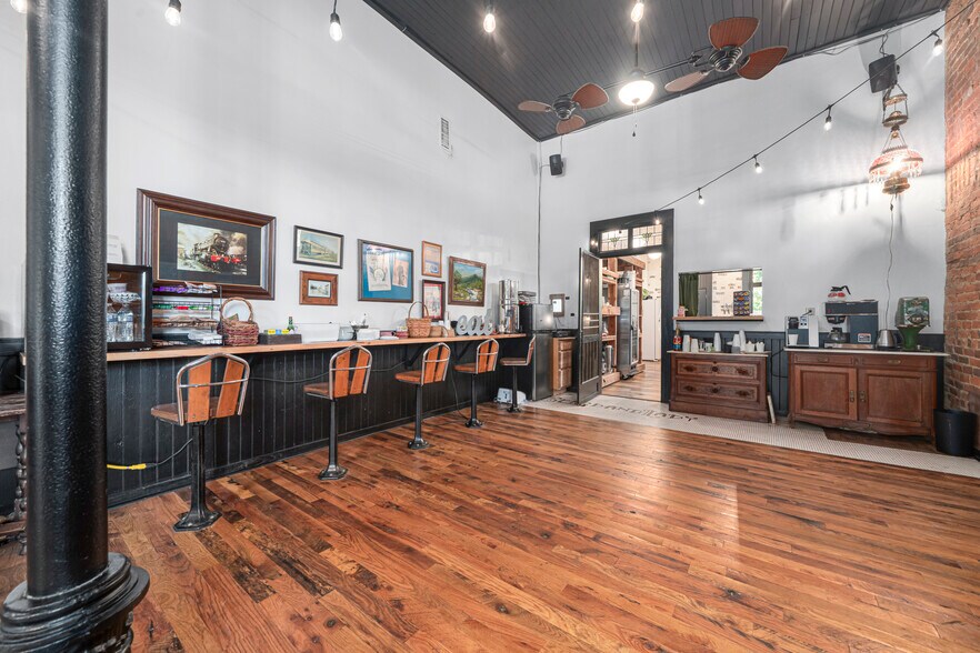 More Photos Of 411 E Front Ave, Chester Hospitality For Sale