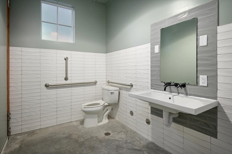 More Photos Of 1775 Goodnight Trl, Cheyenne Flex For Lease