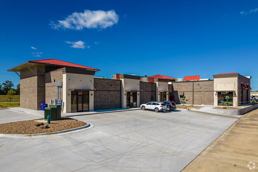 More Photos Of 675 Dave Ward Dr, Conway Office For Lease