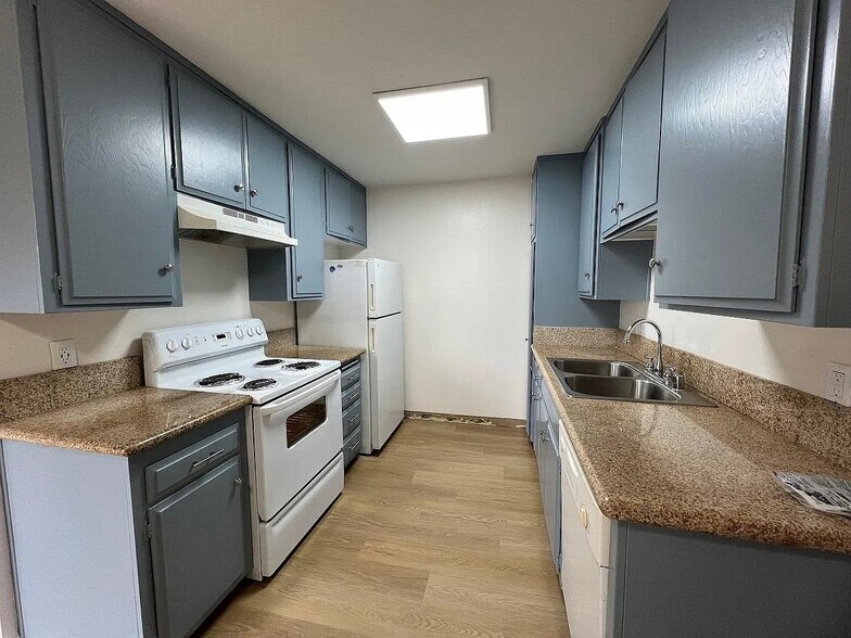 More Photos Of 1102 Pacific Beach Dr, San Diego Apartments For Sale