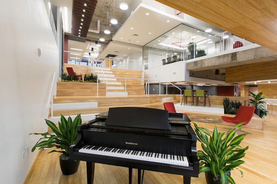 More Photos Of 35 Music Sq E, Nashville Office For Lease