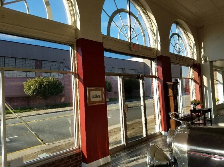 More Photos Of 736 S Main St, Burlington Freestanding For Sale