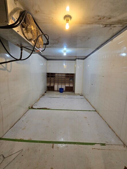 More Photos Of 75 Manitoba St, Bracebridge General Retail For Sale