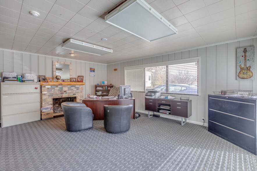 More Photos Of 1035 S Berry Rd, Norman Office For Sale