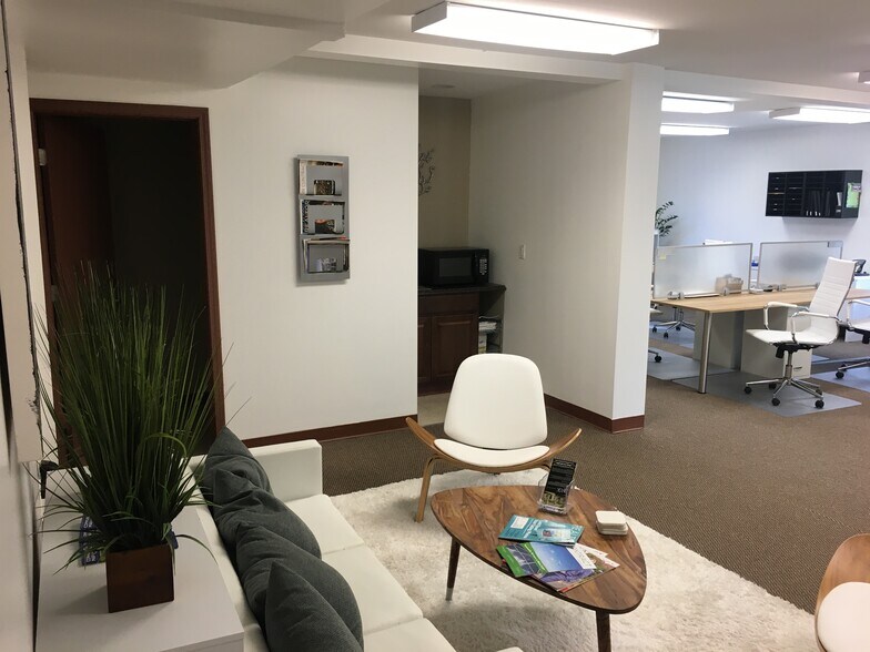 More Photos Of 50 E Olentangy St, Powell Office For Lease