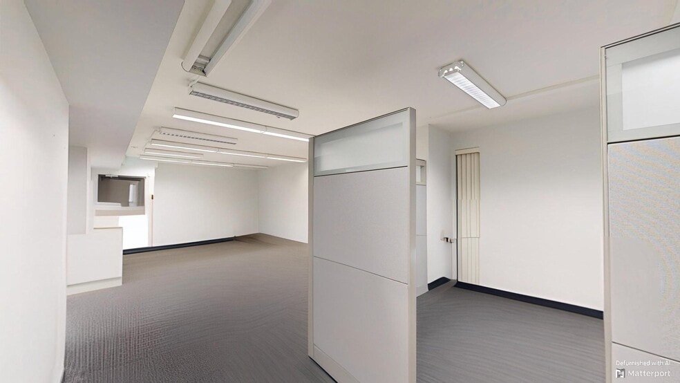 More Photos Of 627 Bloor St W, Toronto Office For Lease