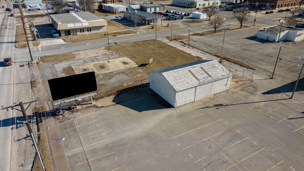 More Photos Of 100 Dewey Ave, Bartlesville Light Manufacturing For Sale