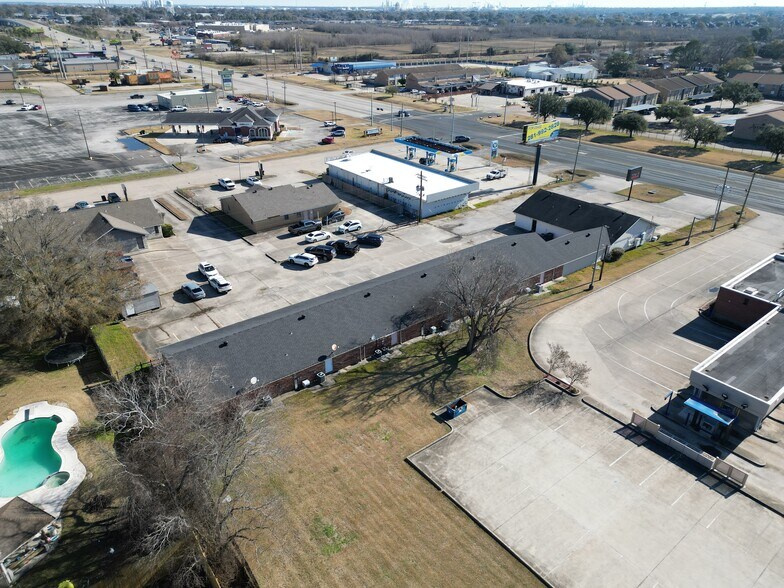 More Photos Of 2100 Highway 365, Nederland Medical For Sale
