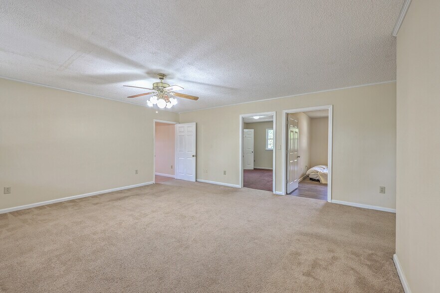 More Photos Of 106 Mayrant St, Summerville Office For Sale