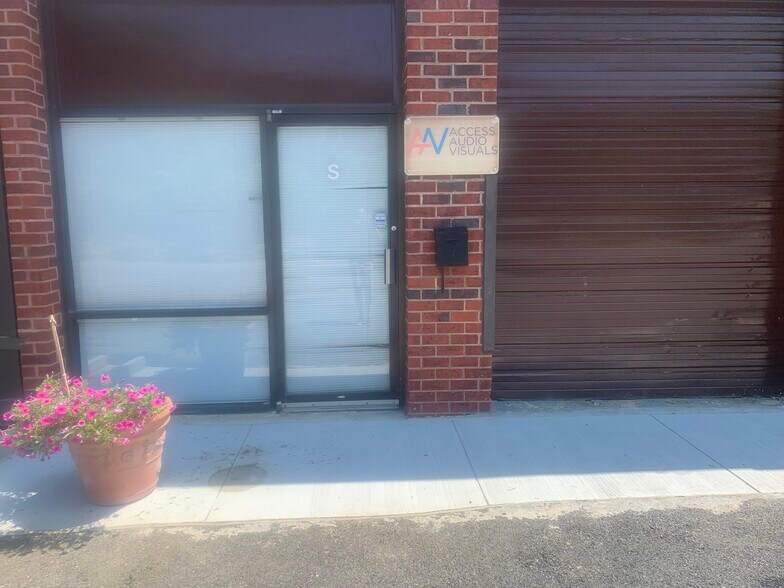 More Photos Of 8900 Edgeworth Dr, Capitol Heights Warehouse For Sale