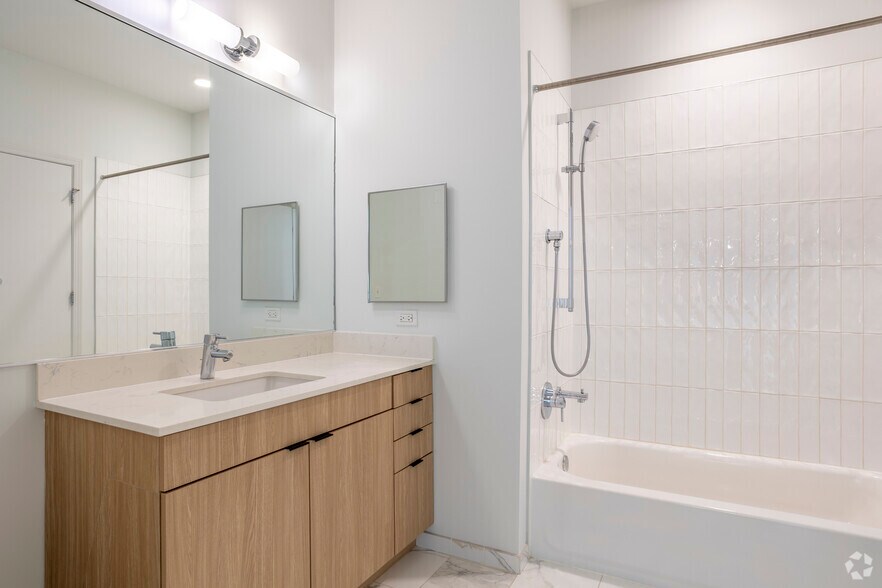 More Photos Of 1133 South Blvd, Oak Park Apartments For Lease