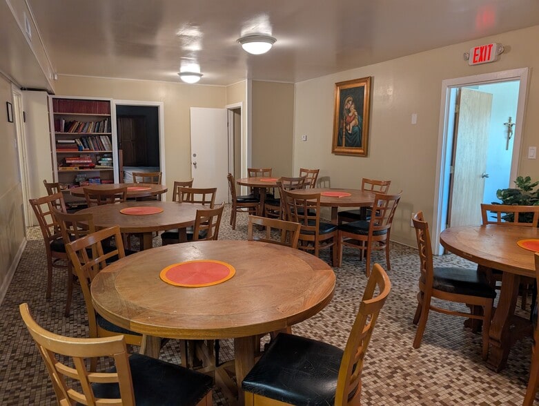 More Photos Of 101 Marapai Rd, Prescott Specialty For Sale
