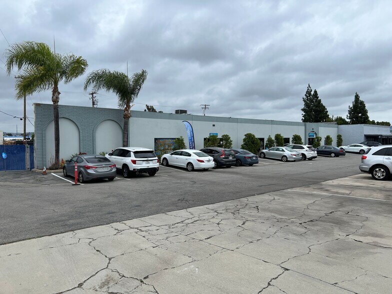 More Photos Of 675-695 N Main St, Orange Warehouse For Lease
