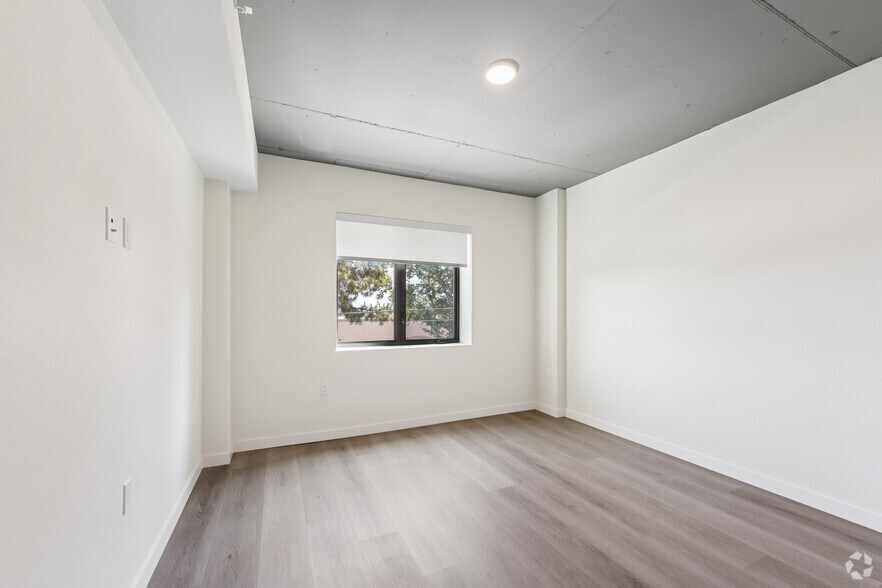 More Photos Of 127 W Pomona St, Monrovia Apartments For Lease