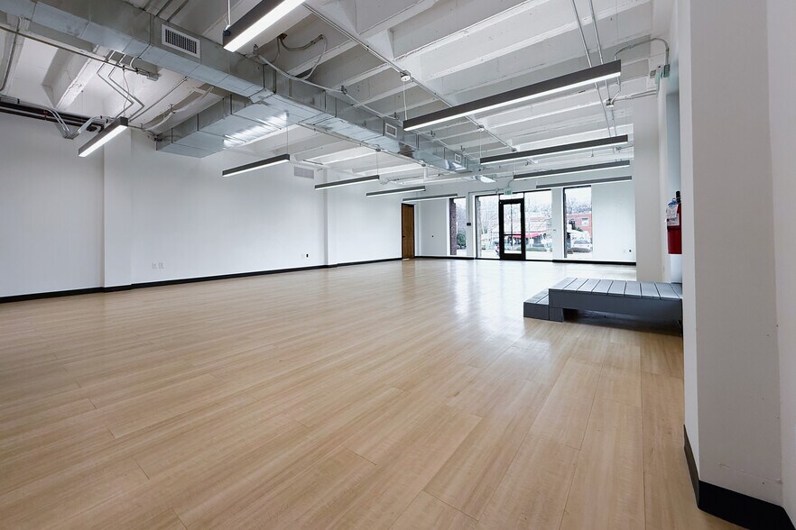 More Photos Of 1111 Hawthorne Ln, Charlotte Office For Lease