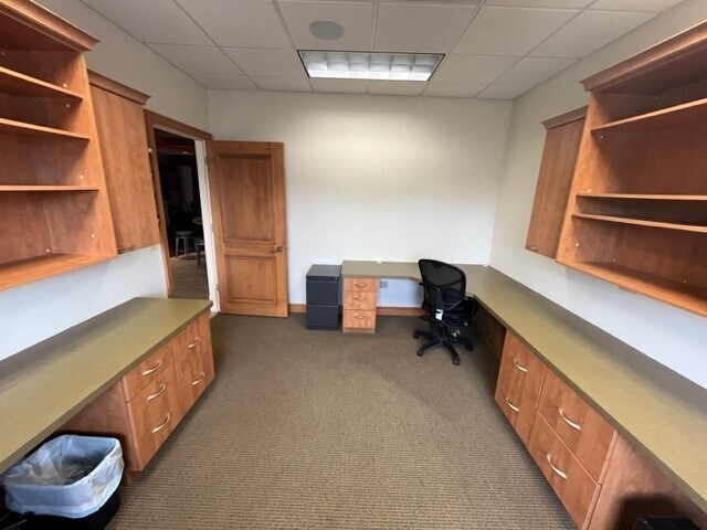 More Photos Of 1190 Richards Rd, Hartland Office For Sale