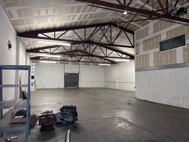 More Photos Of 633 N Morton St, Bloomington Research And Development For Lease