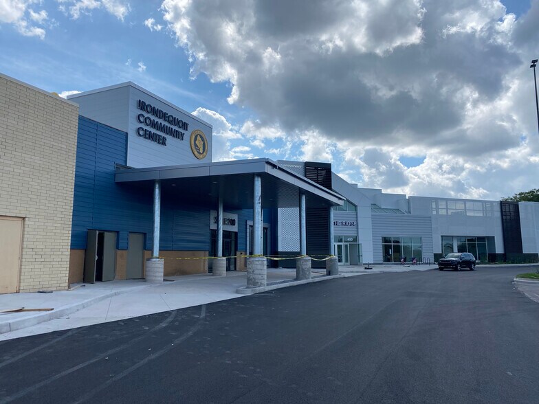 More Photos Of 100 Medley Centre Pkwy, Rochester Medical For Lease