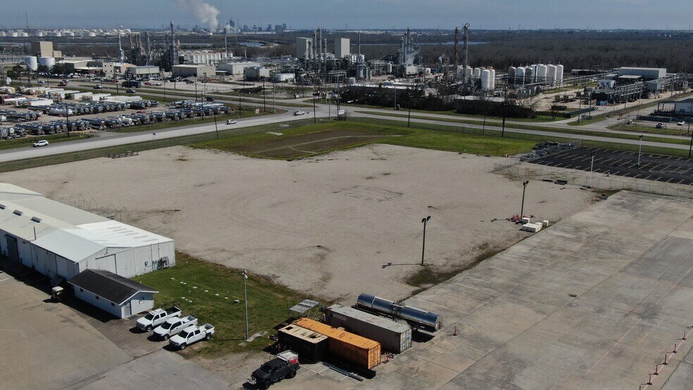 More Photos Of 10101 Bay Area Blvd, Pasadena Manufacturing For Lease