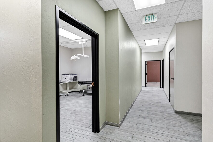 More Photos Of 15405 N 99th Ave, Sun City Medical For Lease